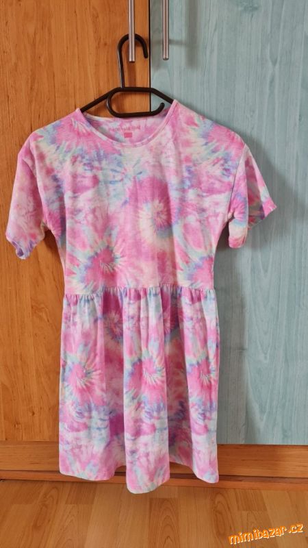 Letní šaty, zn. F&F, vel. 152, 11-12 let pestrobar