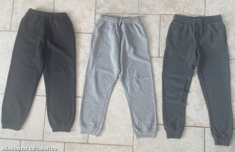 Troje teplejší tepláky