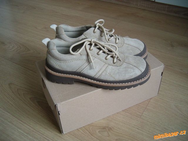 Béžové semišové boty vel. 38-39, široké