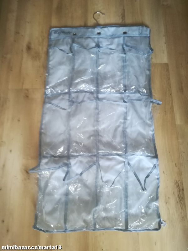 Organizer s průhlednými plastovými kapsami