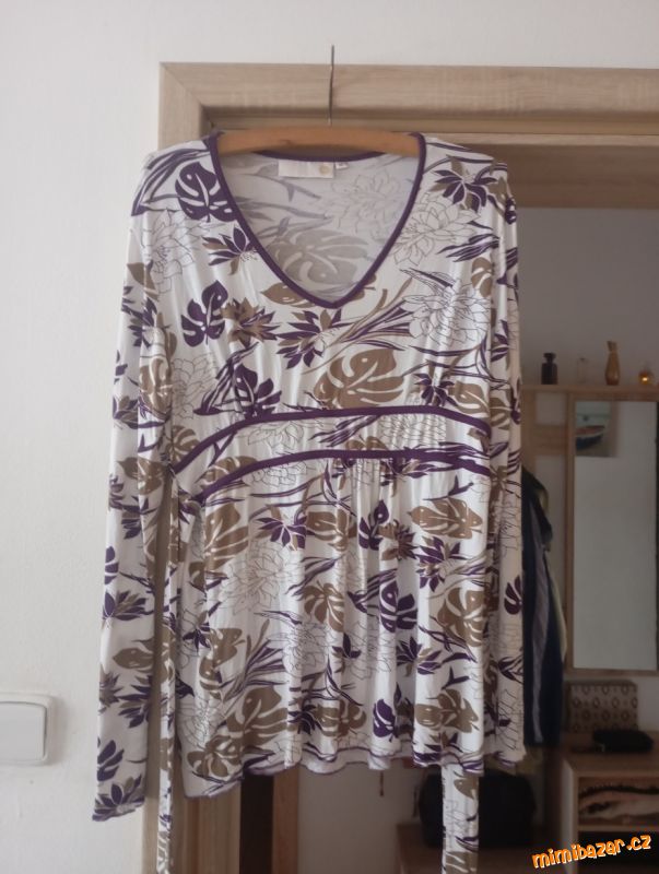 lehká pružná halenka vzadu s vázačkou