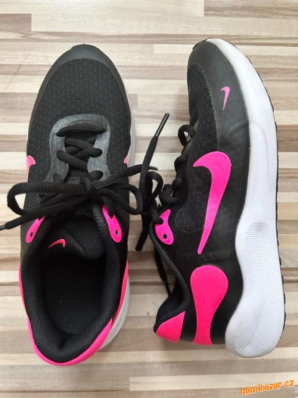 Nike tenisky