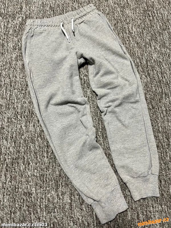 SVĚTLE ŠEDÉ STYLOVÉ CHLAPECKÉ TEPLÁKY