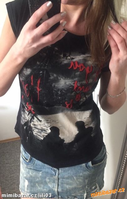 ČERNÉ OVERSIZED TRIKO S BOHATÝM POTISKEM