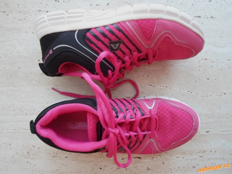 Růžové boty tenisky botasky sálovky
