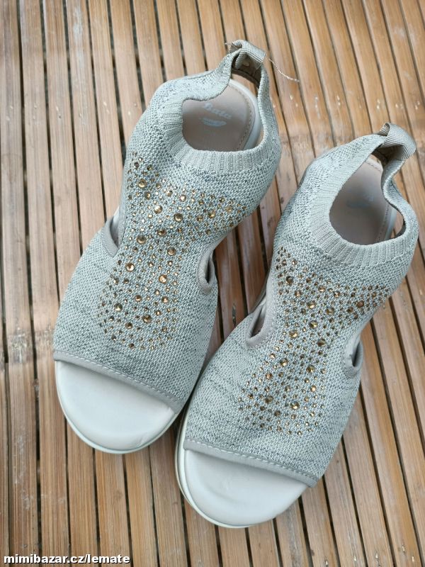 Béžové sandály na platformě * zdobené kamínky