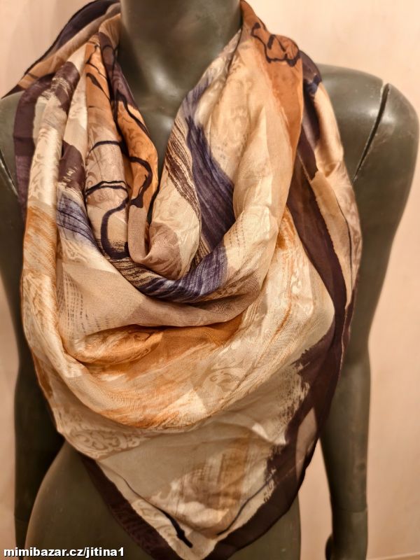 Hedvábný šátek