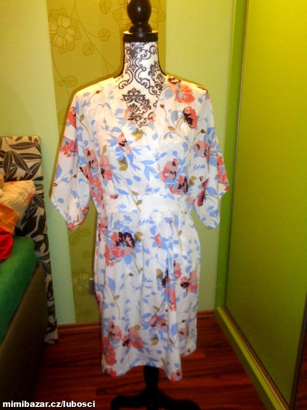 Krásné vzdušné květované šaty