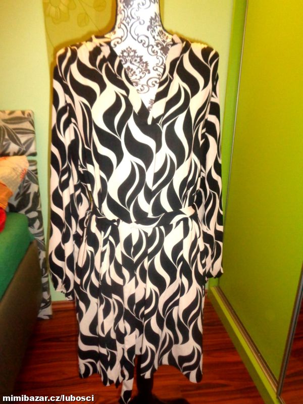 Krásné vzdušné černohnědé minišaty