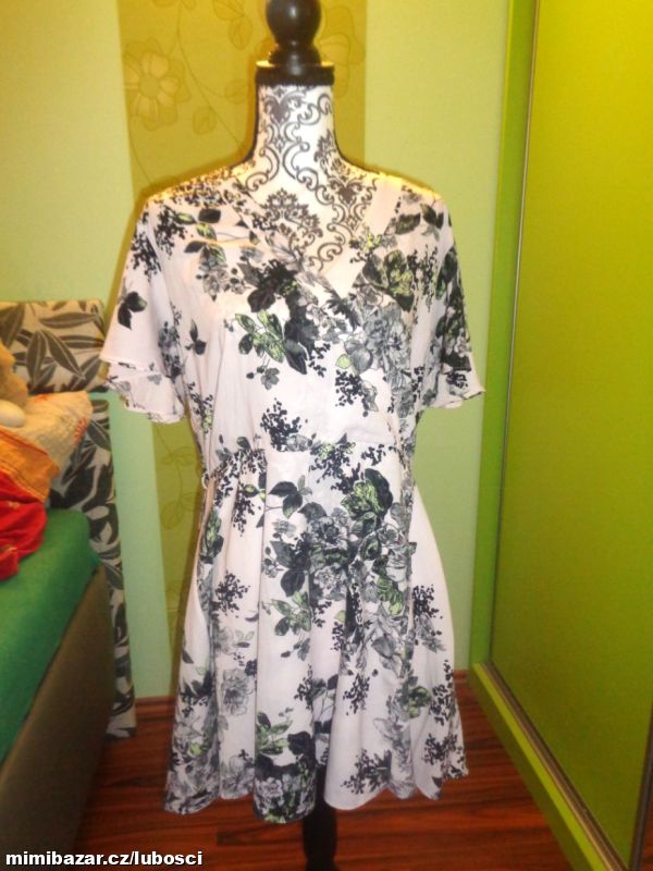 Krásné květované šaty