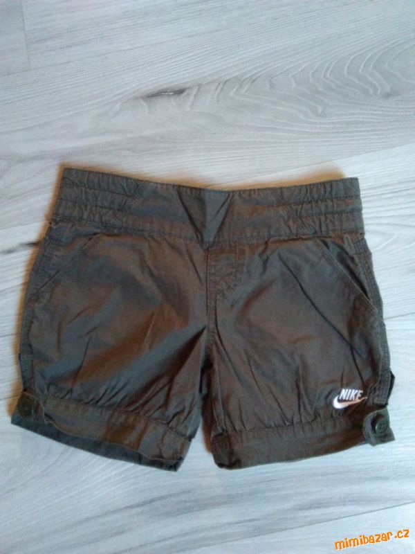 Úžasné hnědé šortky NIKE vel. 8-10 let