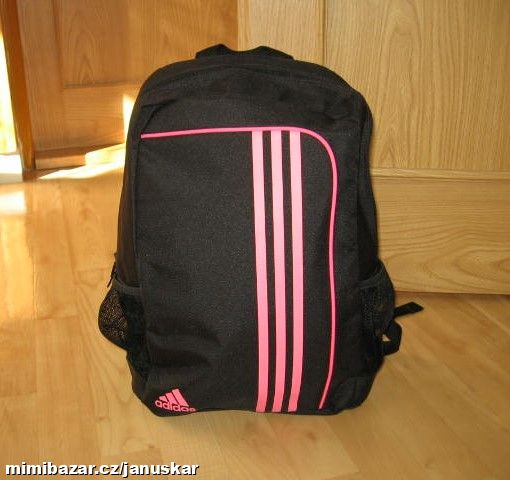 Krásný černý prostorný sportovní batoh Adidas