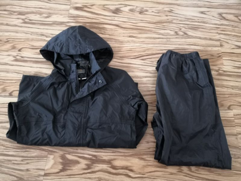 Nepromokavá bunda a kalhoty