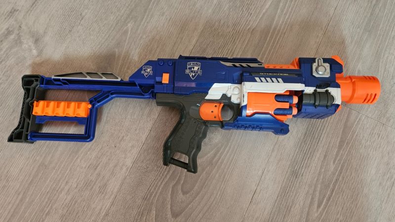 Nerf Elite N-strike automatická zbraň