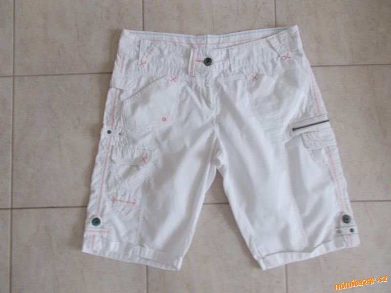 Bílé kraťasy, šortky