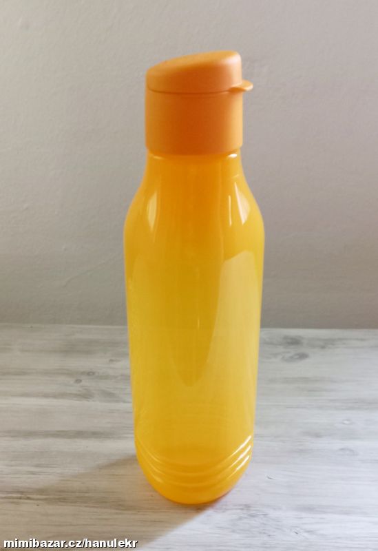 Voděnka 750 ml trojhranná