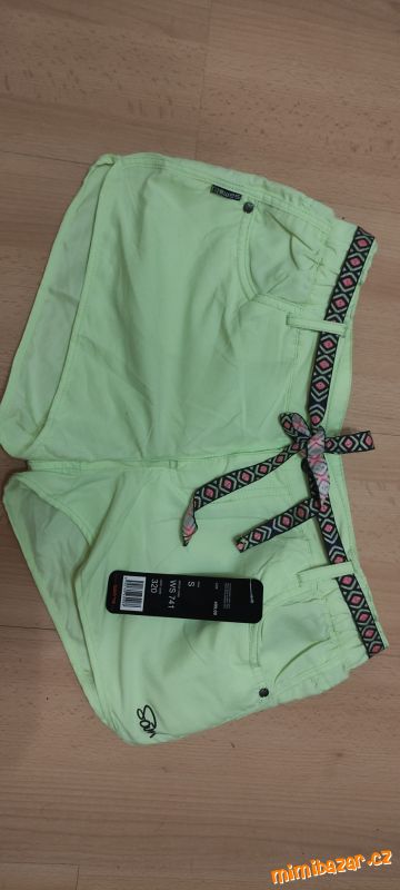 .nové neon žluté kraťasy