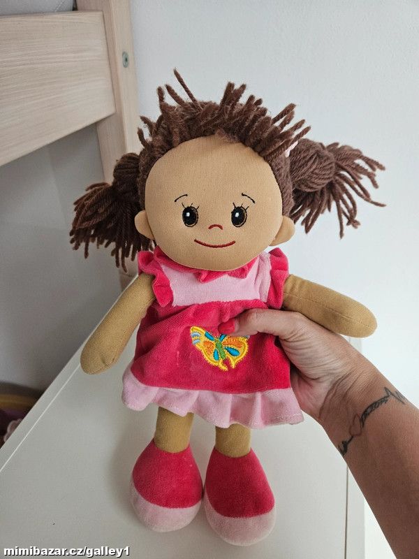 Plyšová panenka