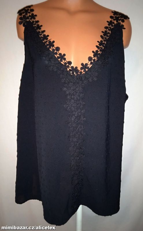 g1 Černý top s krajkou