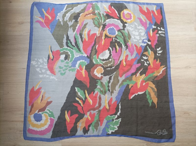Luxusní lehounký pestrobarevný šátek Cacharel