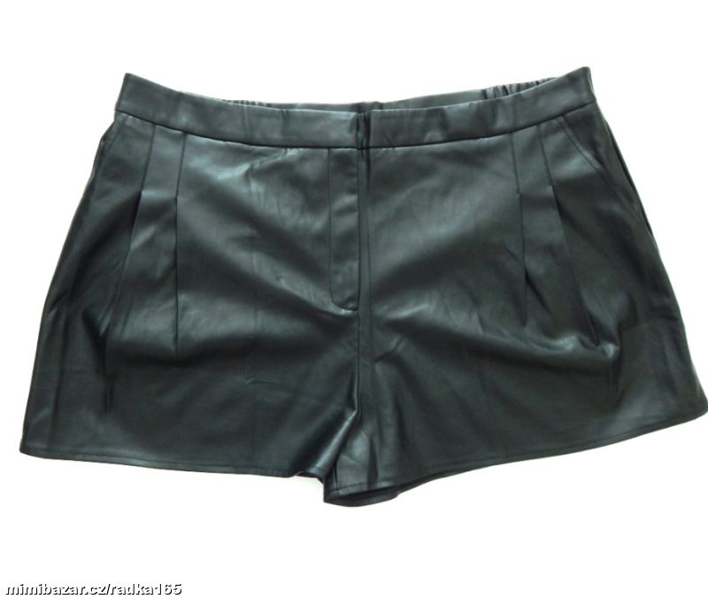Měkoučké koženkové kraťasy vel.50