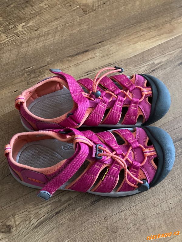 Růžové sandály Keen