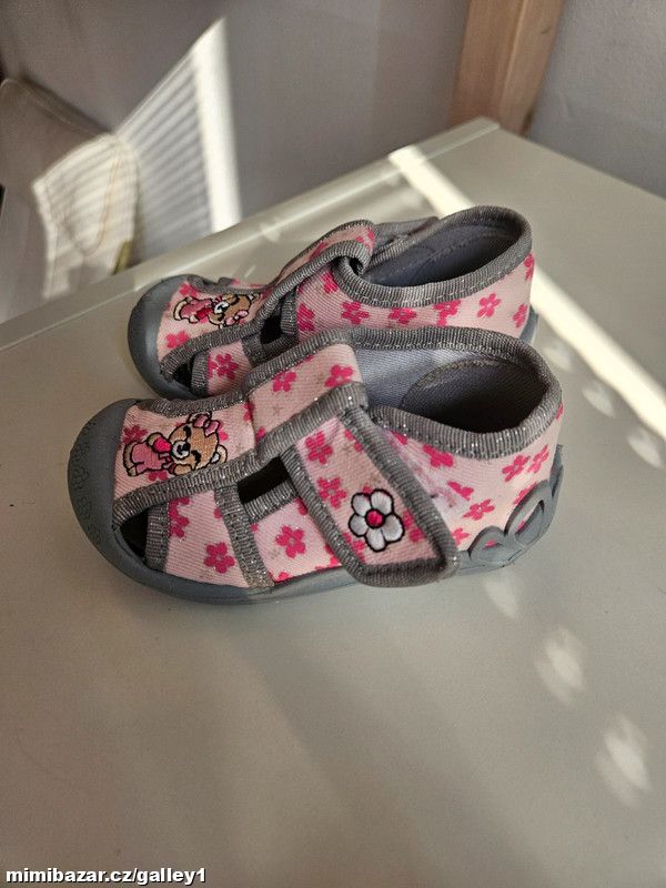 Bačkůrky, vel. 22 (stélka 13, 5 cm)