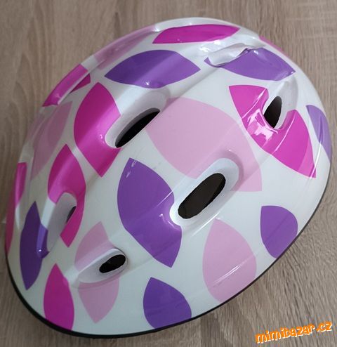 Dívčí přilba na kolo