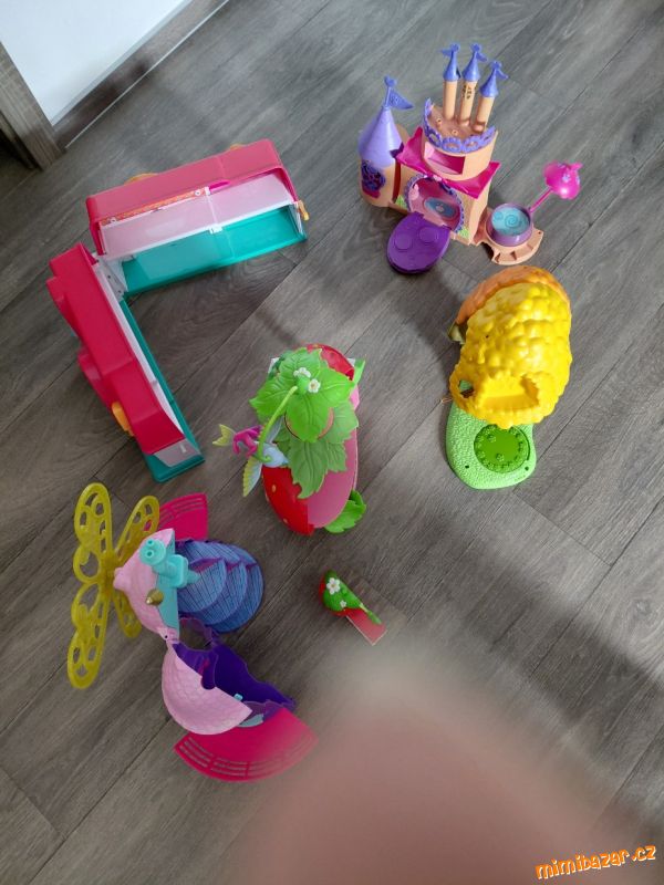 Domečky pro panenky nebo LPS