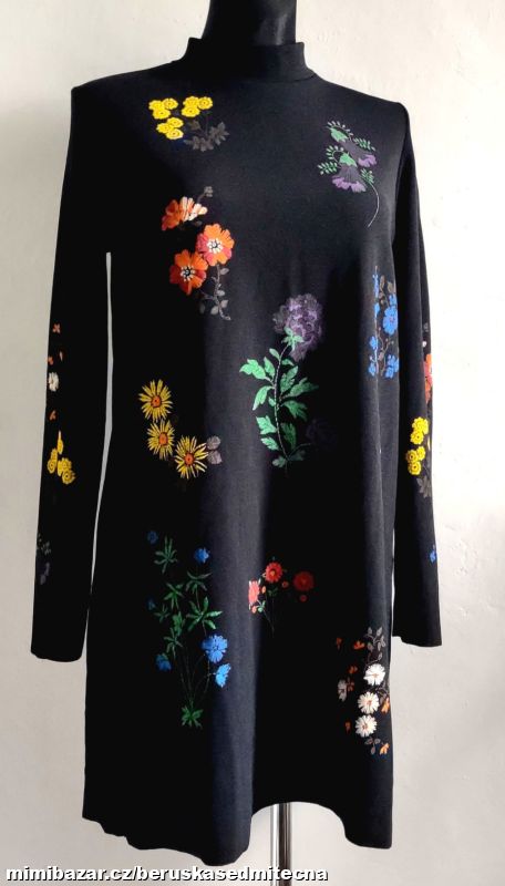 Š152 Černé šaty s potiskem**ZARA**