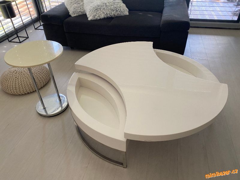 Konferenční a odkládací stolek