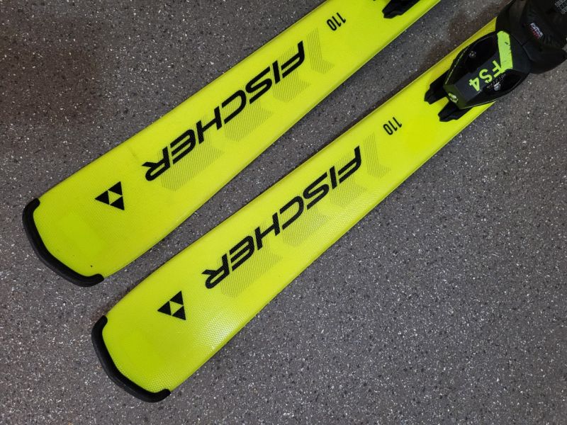 JUNIOR. CARV. LYŽE FISCHER RC4 RACE JR - 110 CM