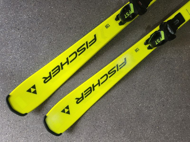 JUNIOR. CARV. LYŽE FISCHER RC4 RACE JR - 130 CM