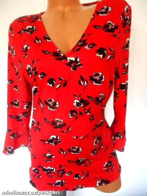 červené květované tričko uk 14