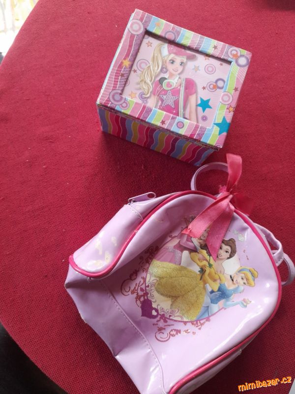 Stojánek, taštičky, různé zdarma, střevíce