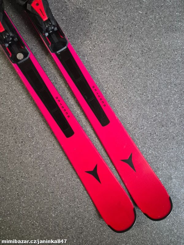 SJEZD. CURV. LYŽE ATOMIC REDSTER S8 - 162 CM