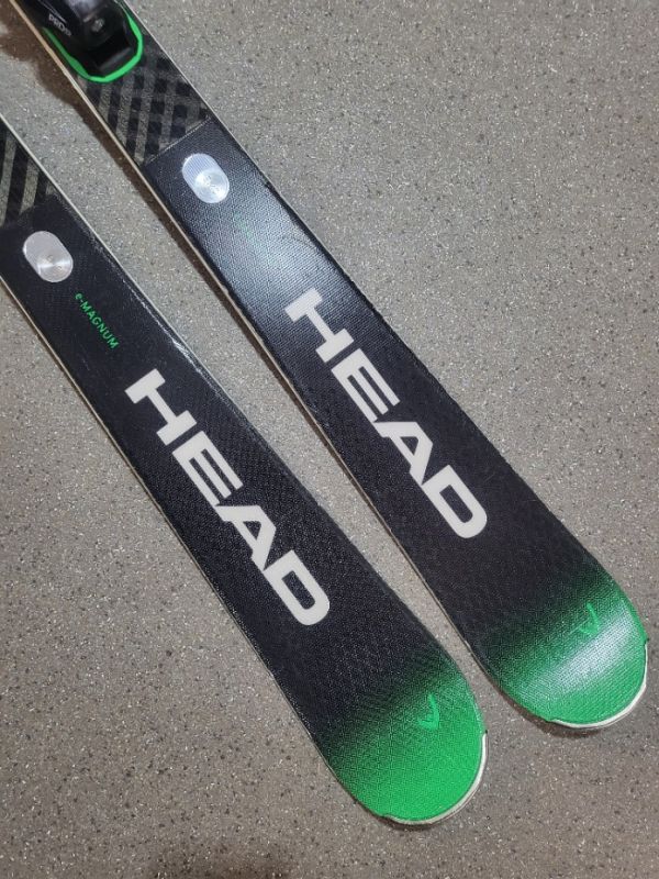 SJEZD. CARV. LYŽE HEAD SUPERSHEAPE E- MAGNUM156 CM