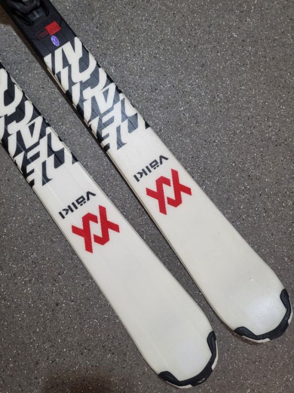 SJEZD. CARV. LYŽE VOLKL DEACON 7.2 - 158 CM