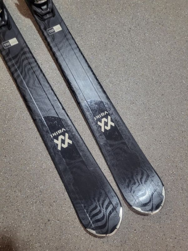 SJEZD. CARV. LYŽE VOLKL FLAIR 7.2 - 151 CM