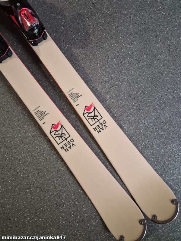 SJEZD. CARV. LYŽE VAN DEER H-POWER - 161 CM