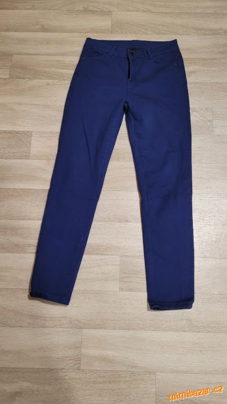 tmavomodré kalhoty