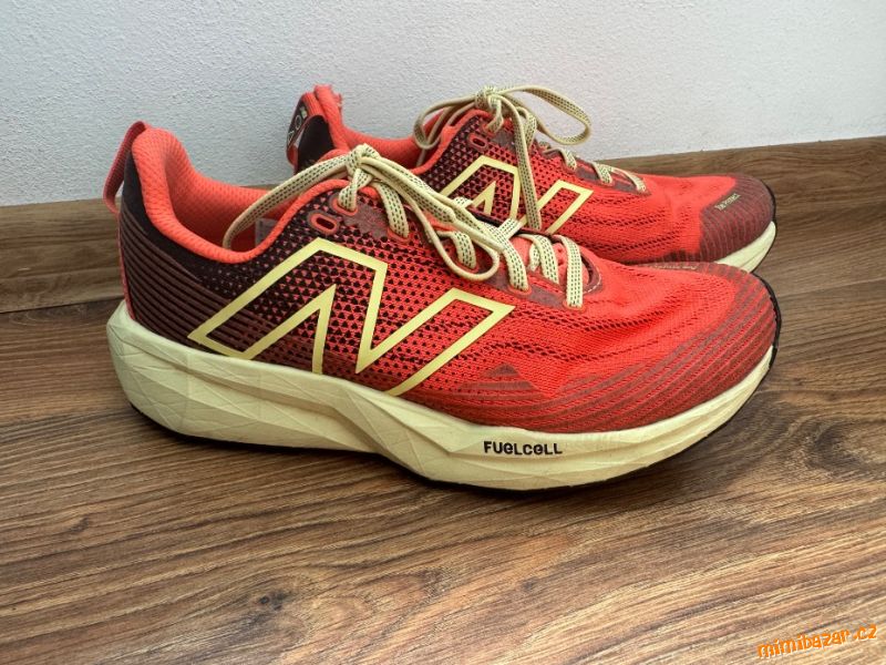 Dámské běžecké boty New Balance FuelCell