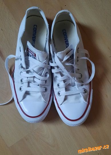 Bílé tenisky