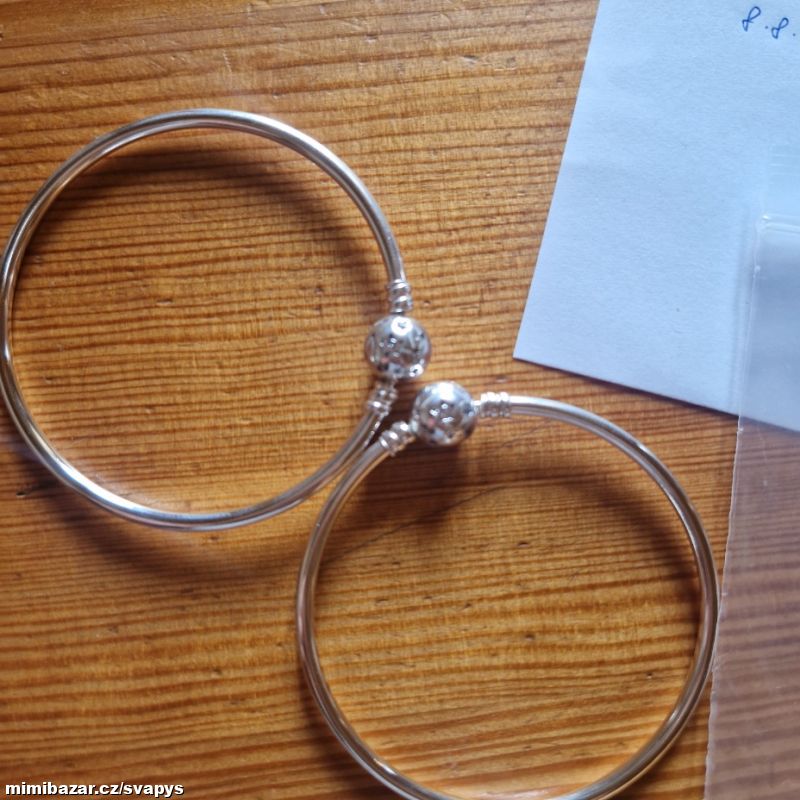 Pandora 19cm pevný náramek Hvězdy