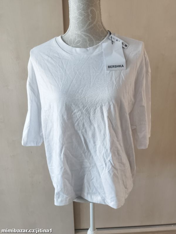 VÝPRODEJ !! bílé triko Bershka - nové vel S nebo M