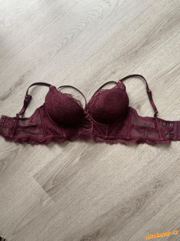 Pěkná podprsenka 80C