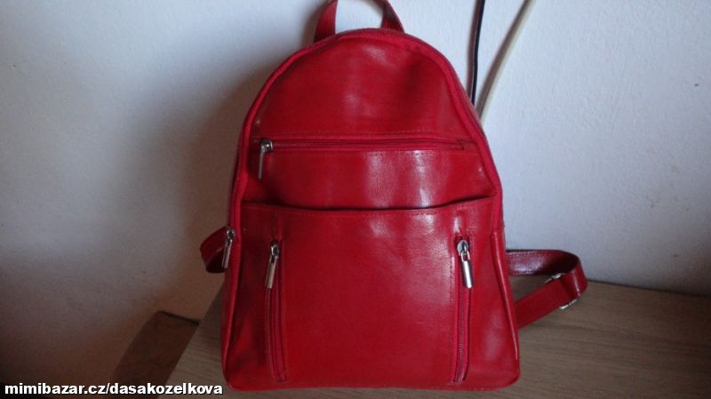 Červený kožený batůžek v top stavu