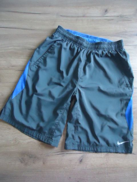 SPORTOVNÍ KRAŤASY NIKE vel. 152/158