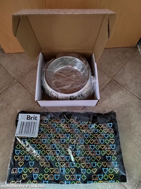 Psí miska a batoh, zn. Brit