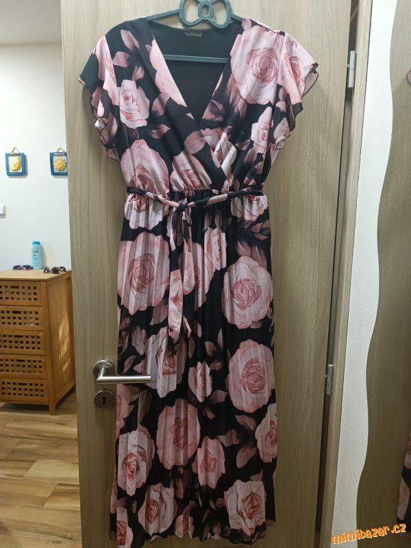 N.ove plisovane šaty